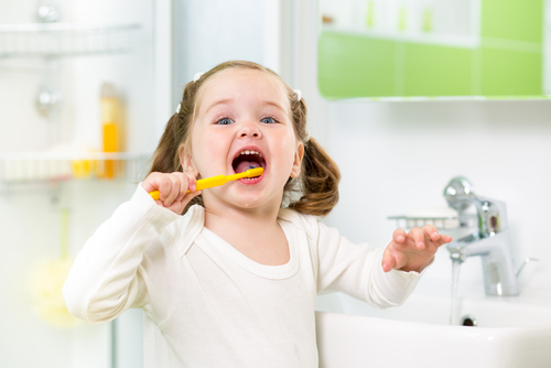 歯磨きを嫌がる子供を楽しくするには？一人でやる教え方についても